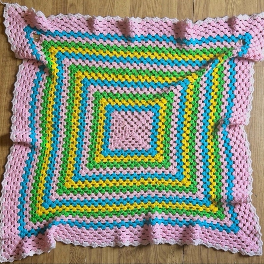 Vintage Crochet Granny Square Afghan Blanket Throw Pastel Colored Quilt - Picture 12 of 13